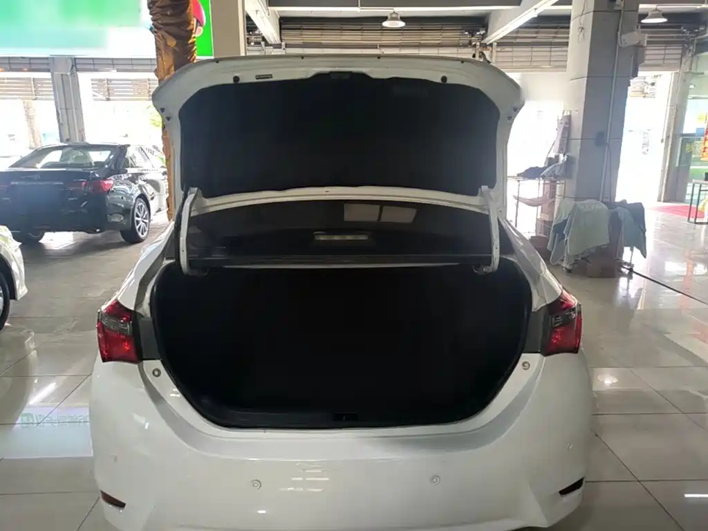 Toyota Corolla 2018 — фото 19