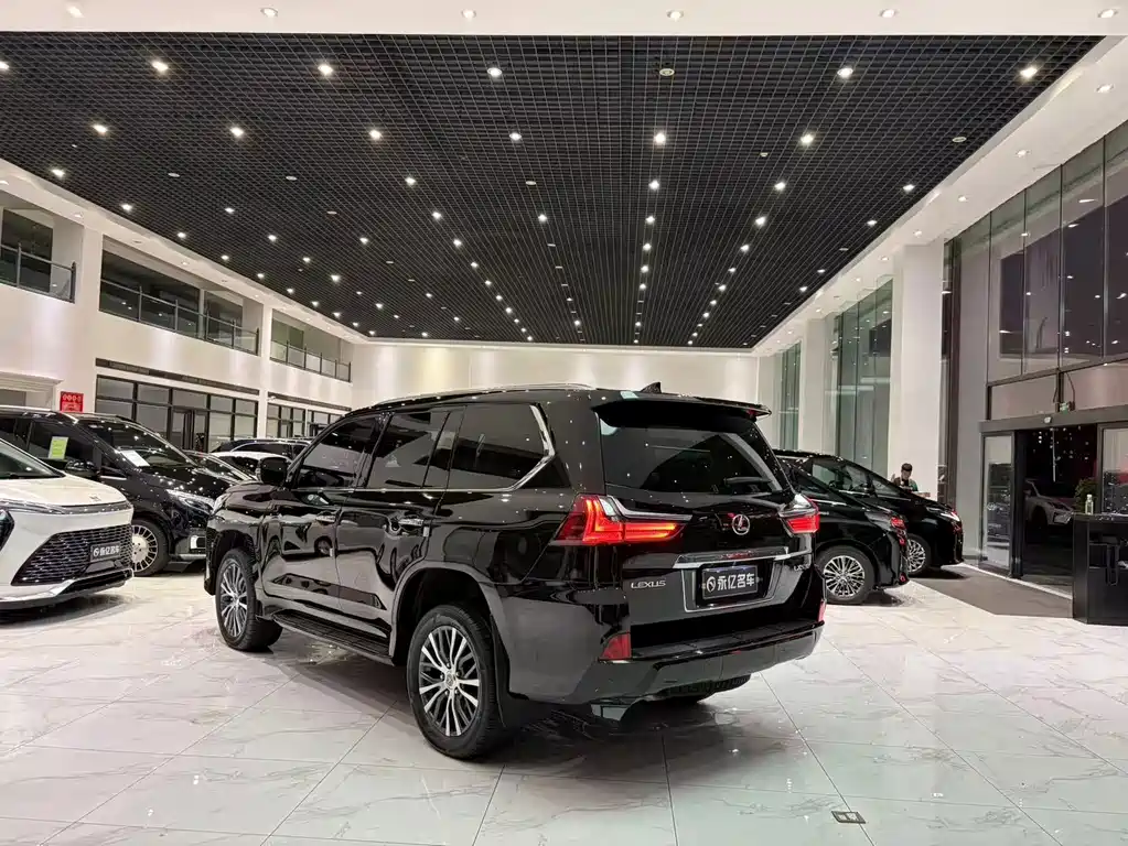 Lexus LX 2017 — фото 14
