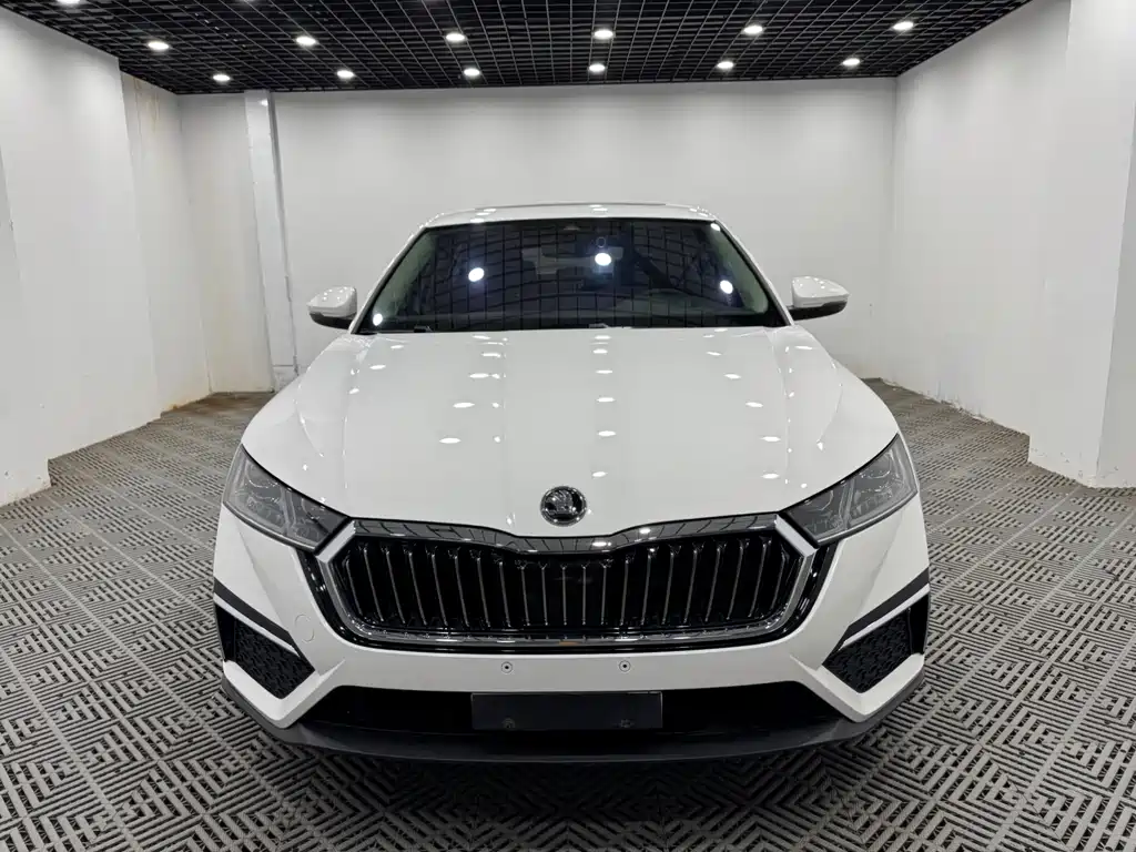 Skoda Octavia 2022 — фото 2