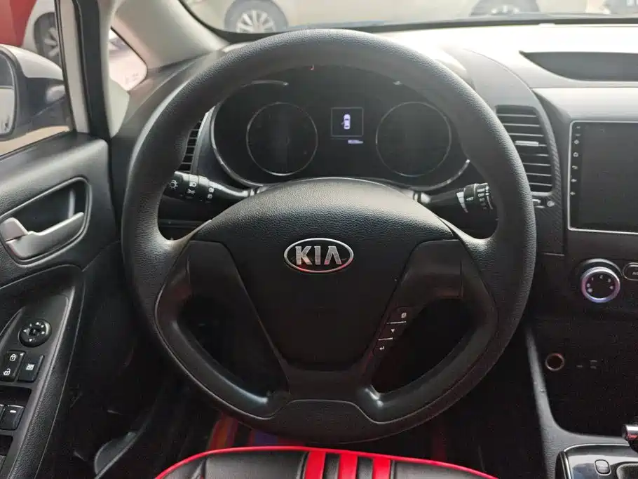 Kia K3 2017 — фото 15