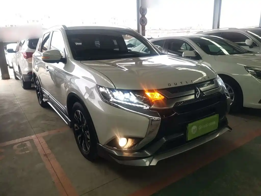 Mitsubishi Outlander 2020 — фото 4