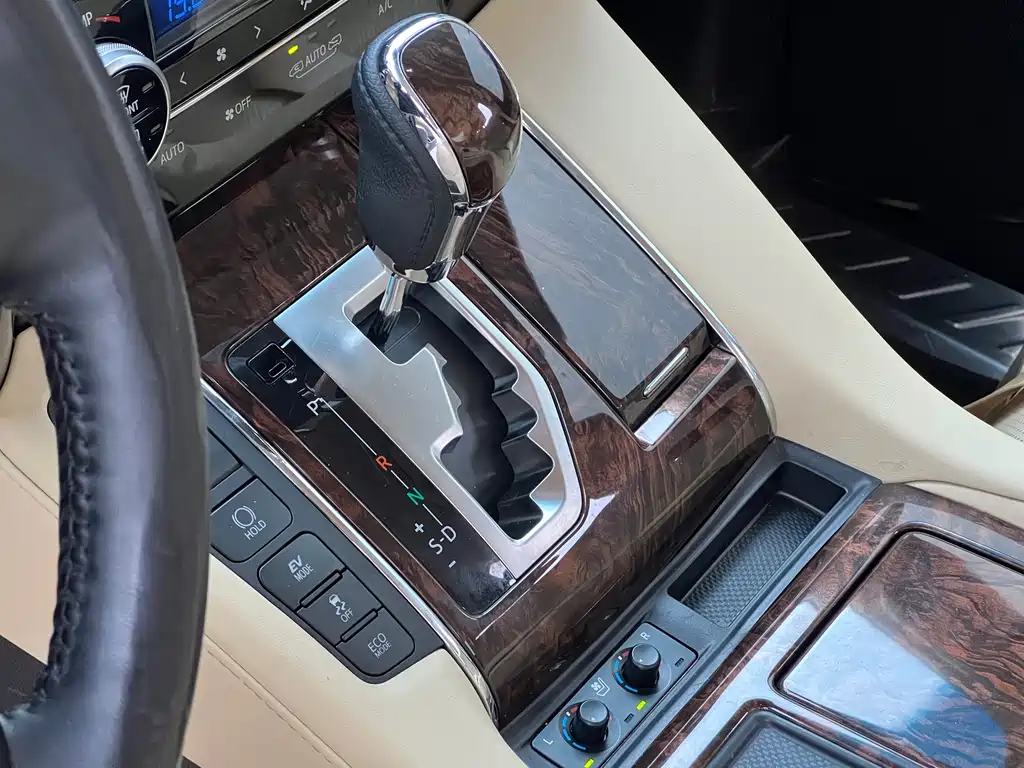 Toyota Alphard 2021 — фото 13