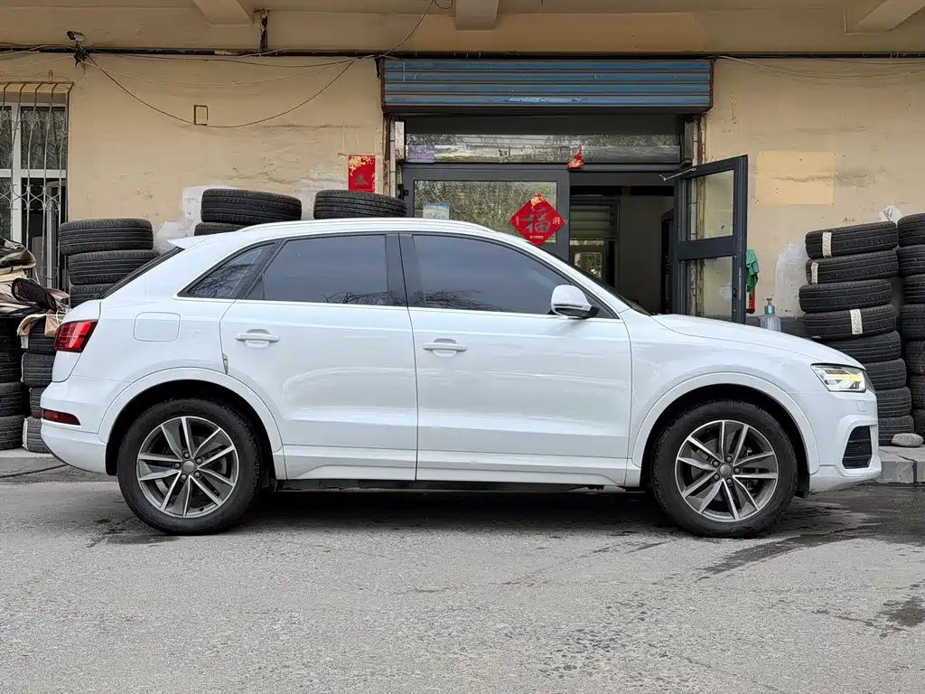 Audi Q3 2017 — фото 11
