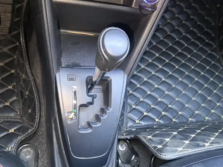 Toyota Yaris L 2018 — фото 16