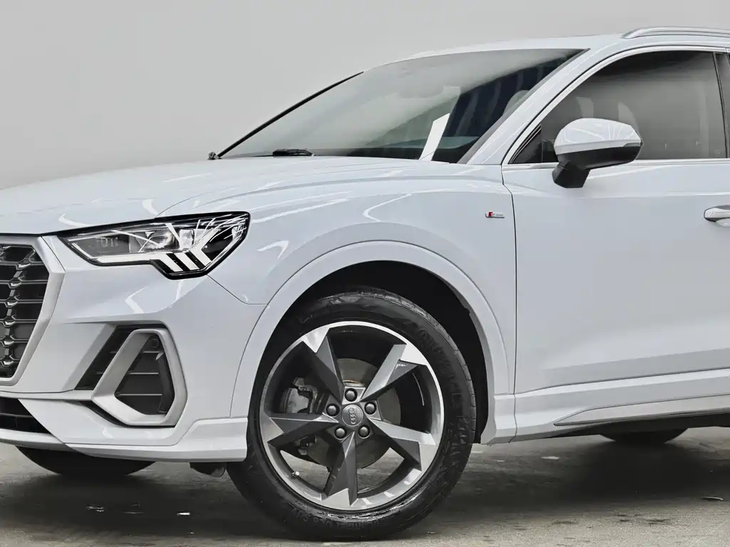 Audi Q3 2019 — фото 25