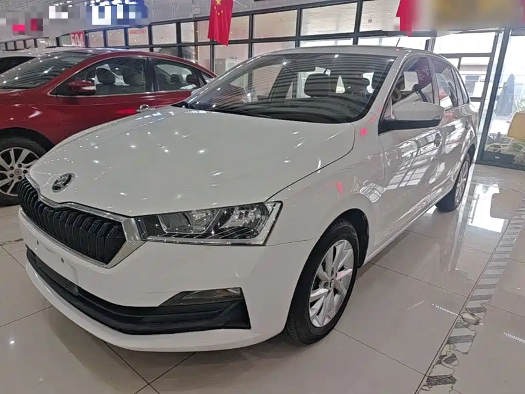 Skoda Rapid Spaceback 2020 — фото 2