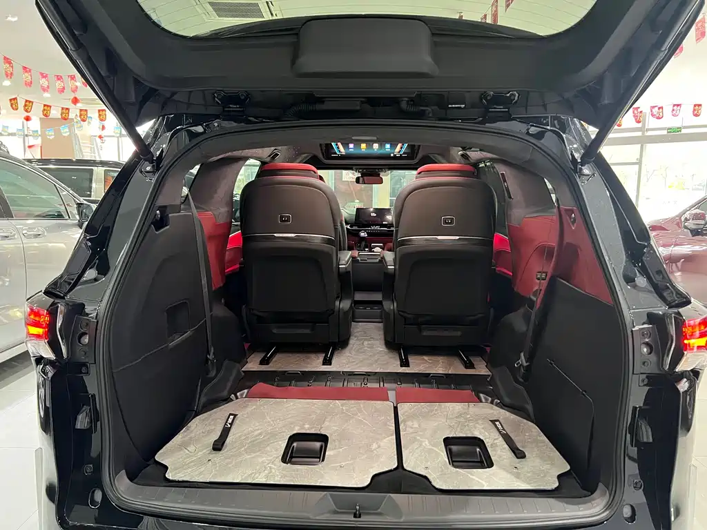 Toyota Granvia — фото 16