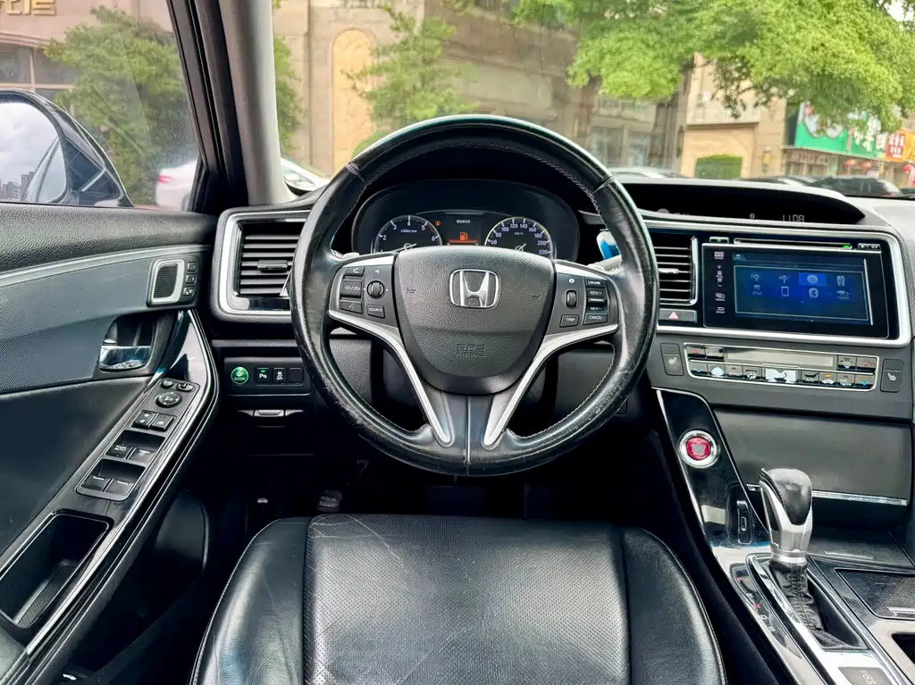 Honda Spirior 2015 — фото 8