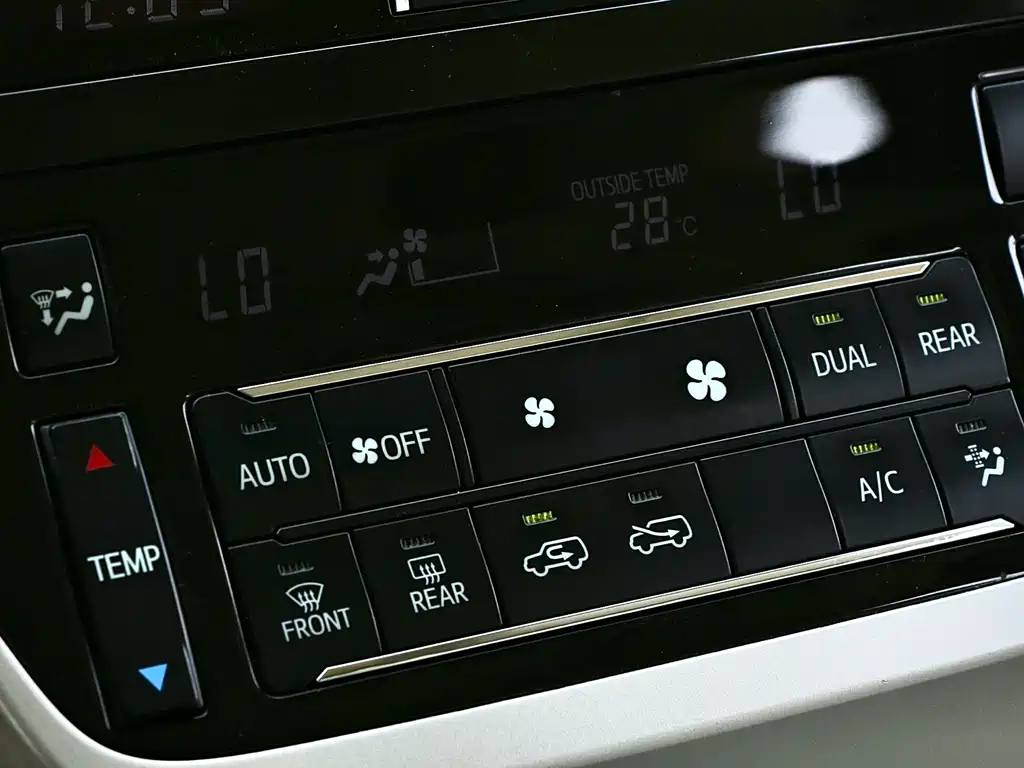 Toyota Land Cruiser 2020 — фото 7
