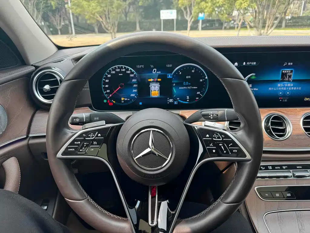 Mercedes-Benz E-Class 2023 — фото 14