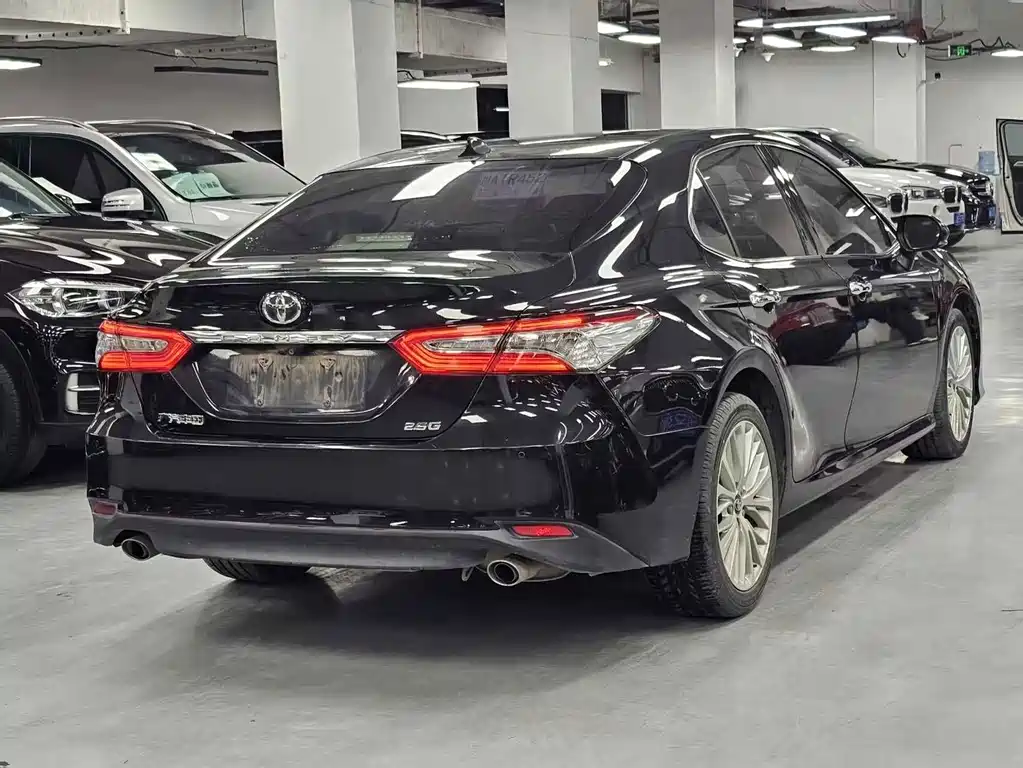Toyota Camry 2019 — фото 16