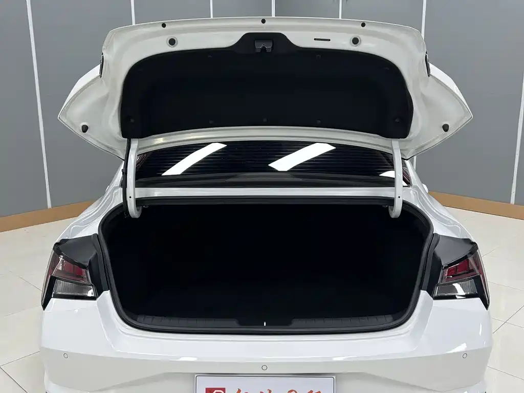 Hyundai Elantra 2022 — фото 26