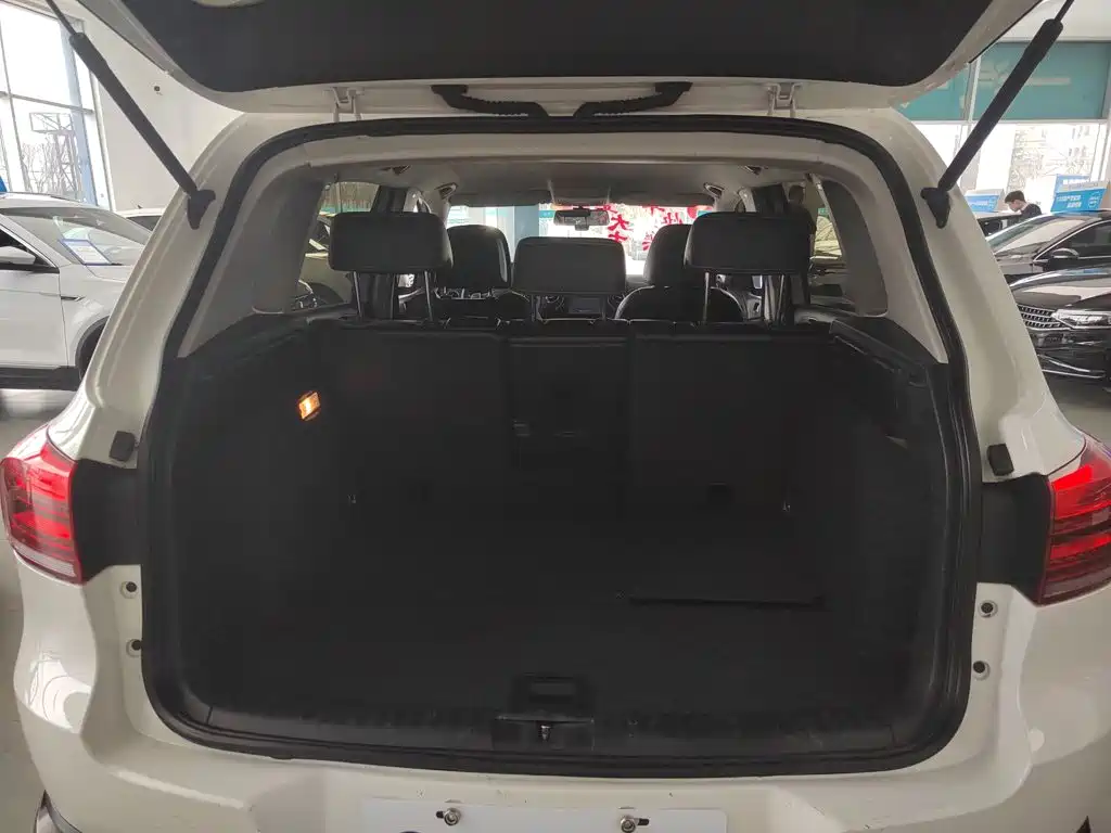 Volkswagen Tiguan 2019 — фото 15