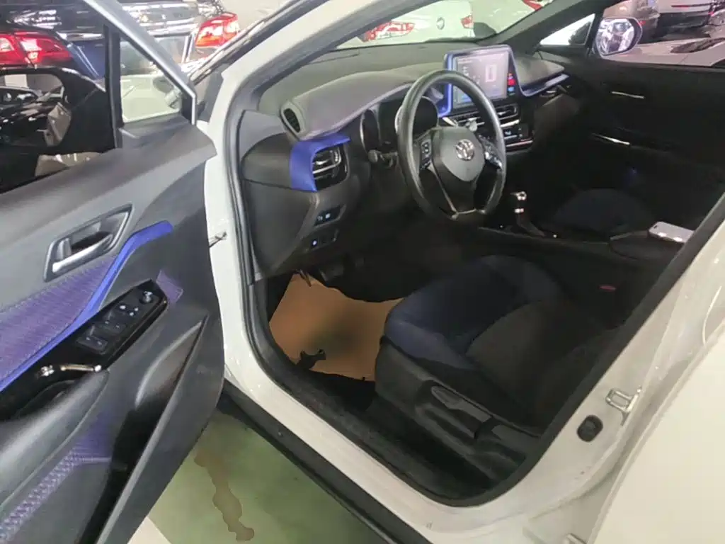 Toyota C-HR 2019 — фото 16