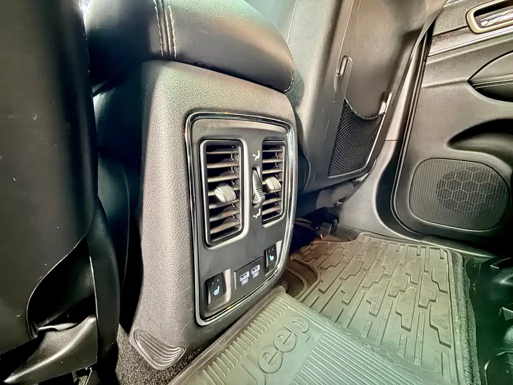 Jeep Grand Cherokee 2014 — фото 11