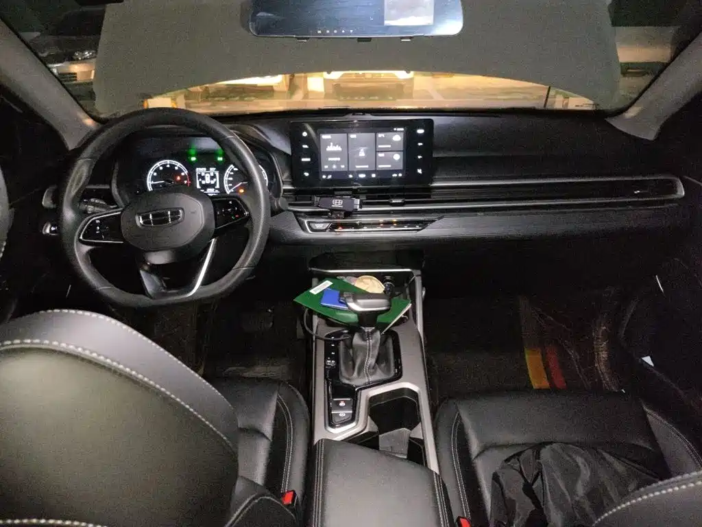 Geely Emgrand 2023
