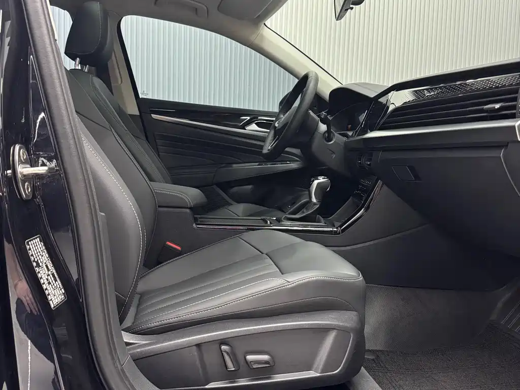 Volkswagen Passat 2023 — фото 15