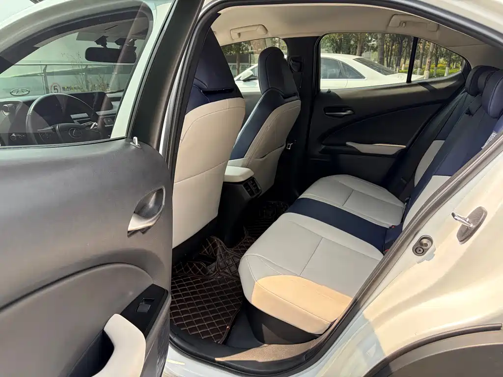 Lexus UX 2022 — фото 16