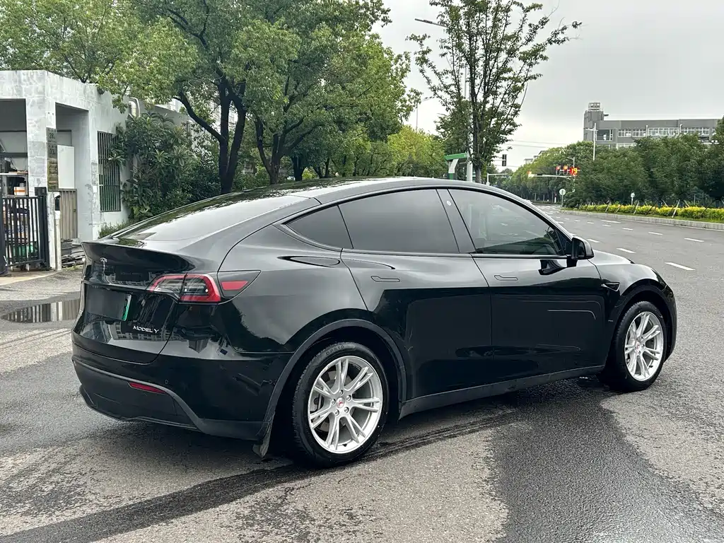 Tesla Model Y 2022 — фото 8