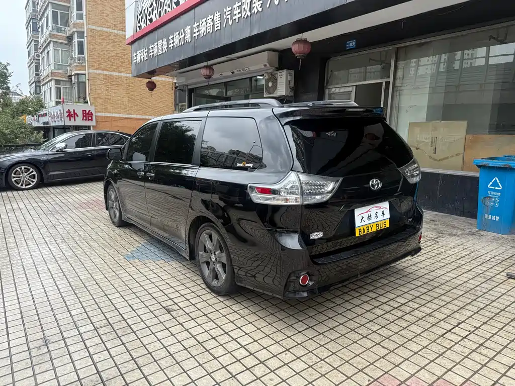 Toyota Sienna 2016
