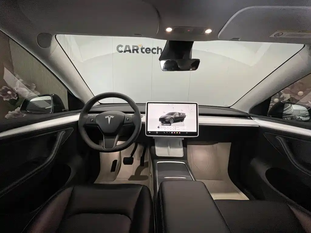Tesla Model Y 2025 — фото 12