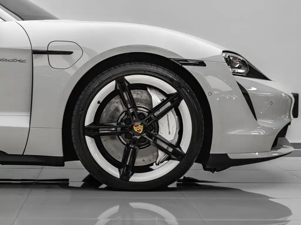 Porsche Taycan 2020 — фото 11