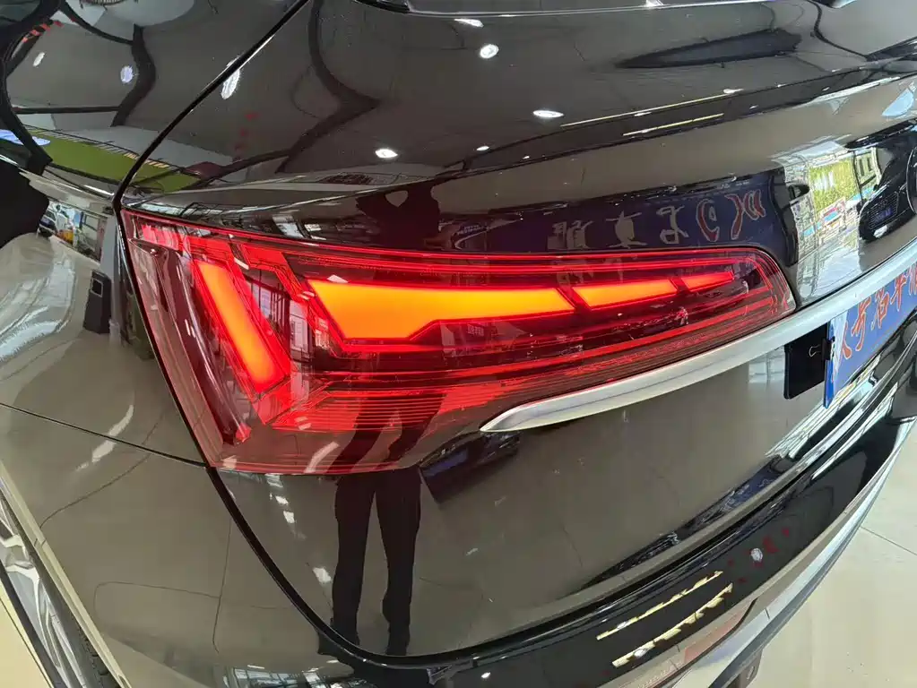 Audi Q5L Sportback 2022 — фото 17