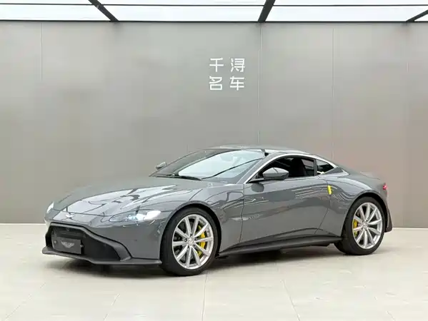 Aston Martin V8 Vantage 2022