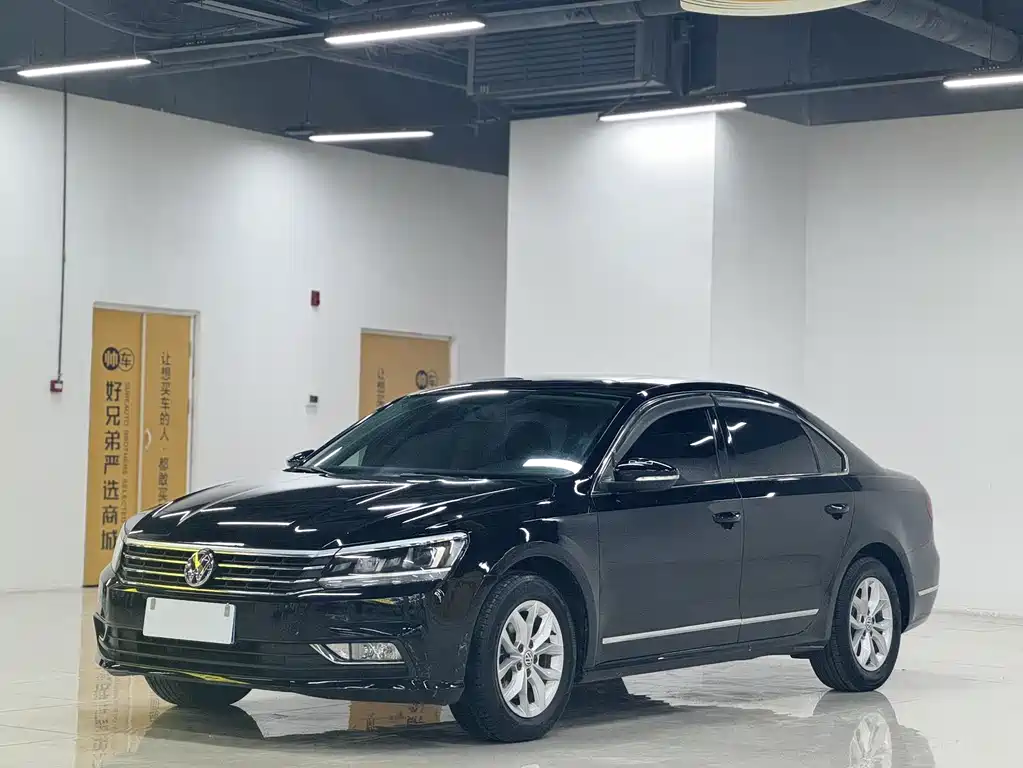Volkswagen Passat 2019 — фото 1