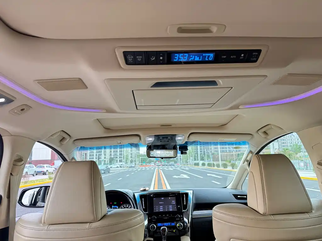 Toyota Alphard 2020 — фото 17