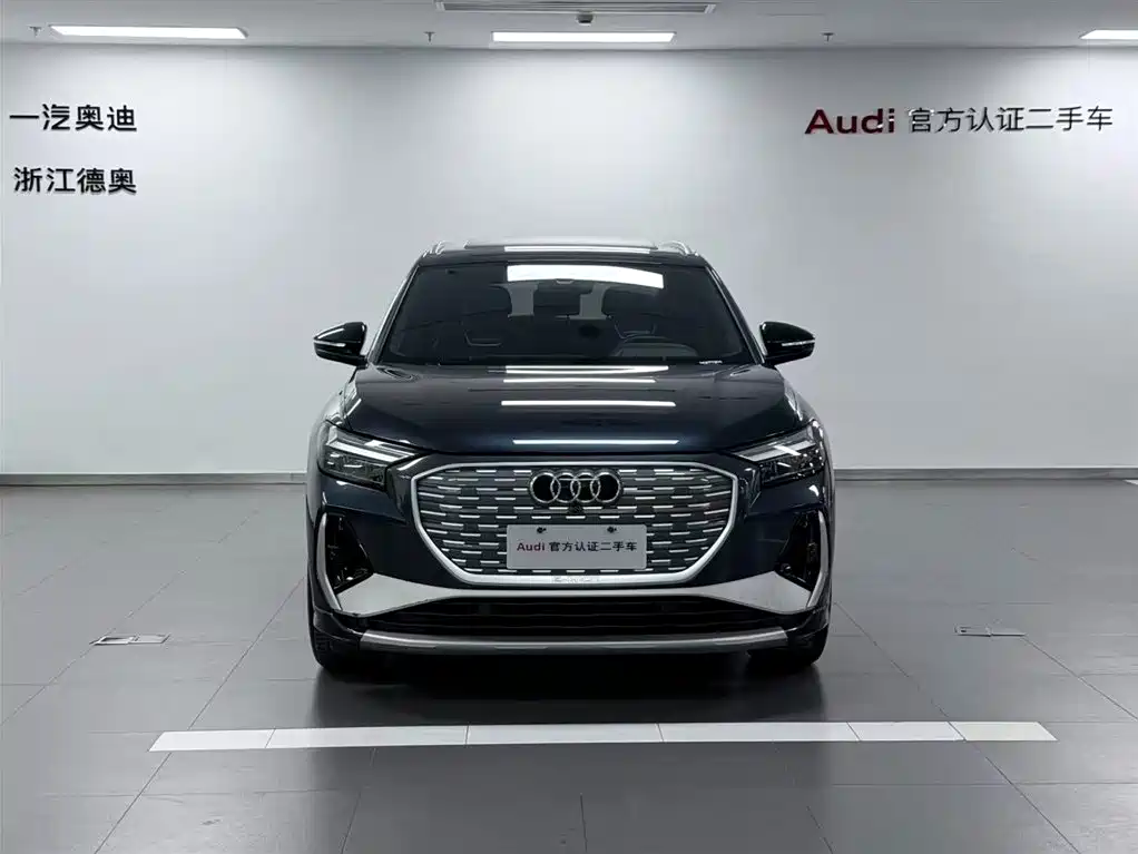 Audi Q4 e-tron 2025 — фото 2