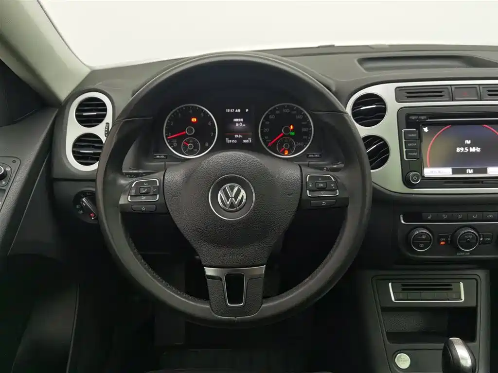 Volkswagen Tiguan 2016 — фото 11