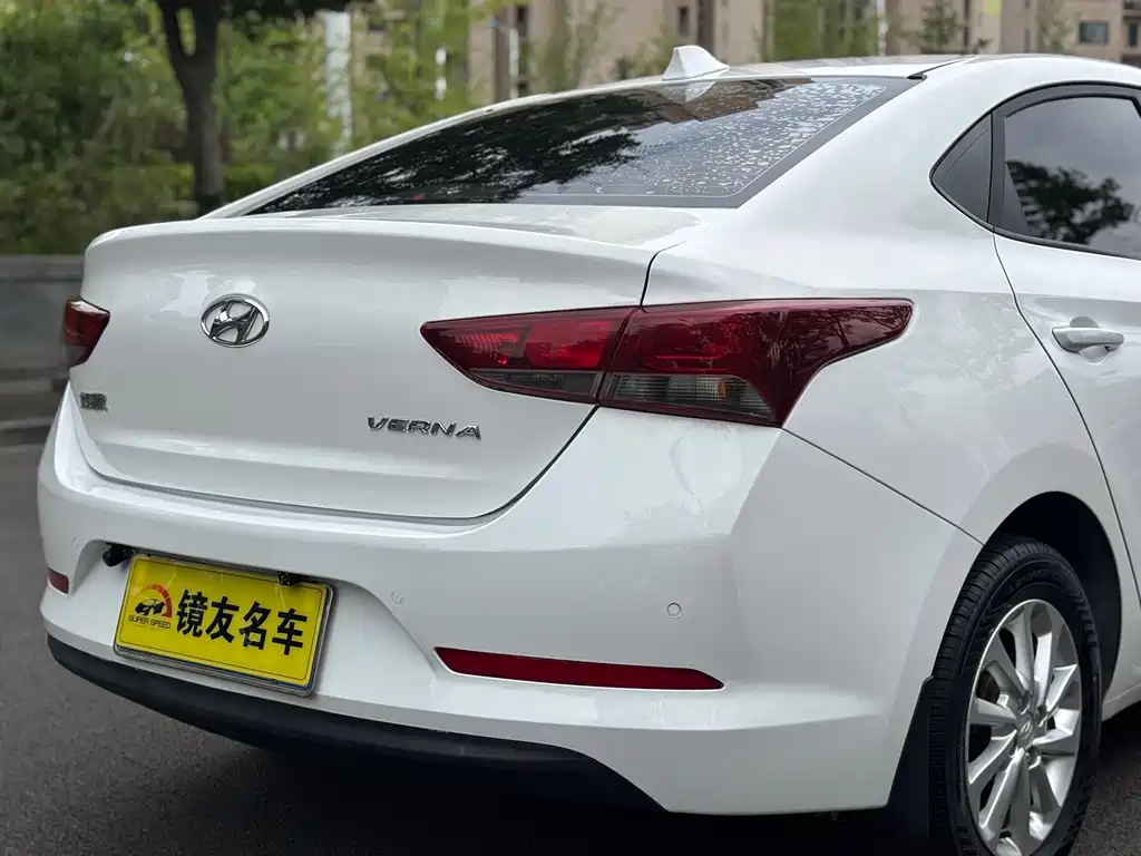Hyundai Verna 2017 — фото 11