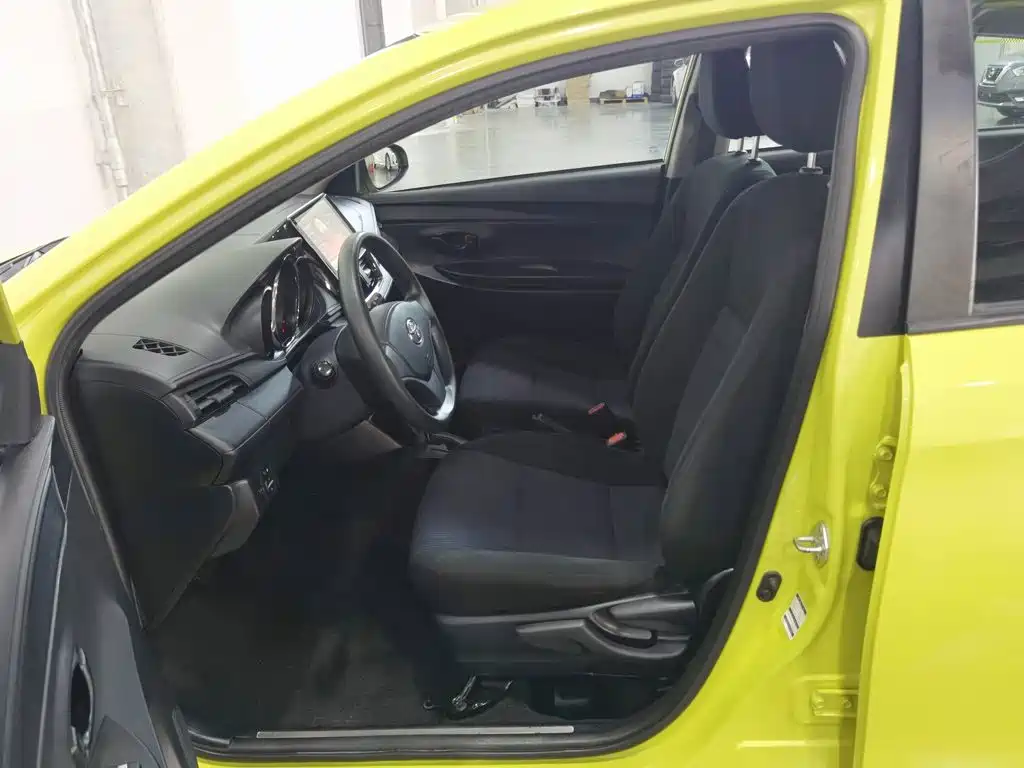Toyota Yaris L 2017 — фото 10
