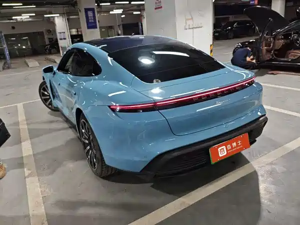 Porsche Taycan 2021