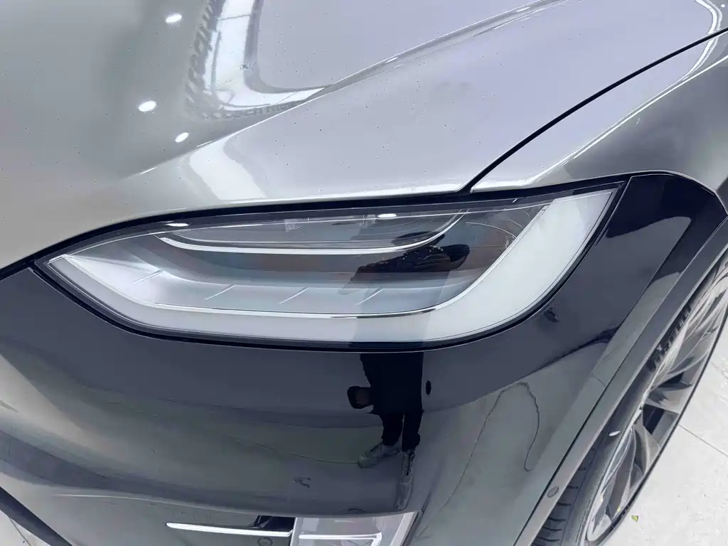 Tesla Model X 2017 — фото 11