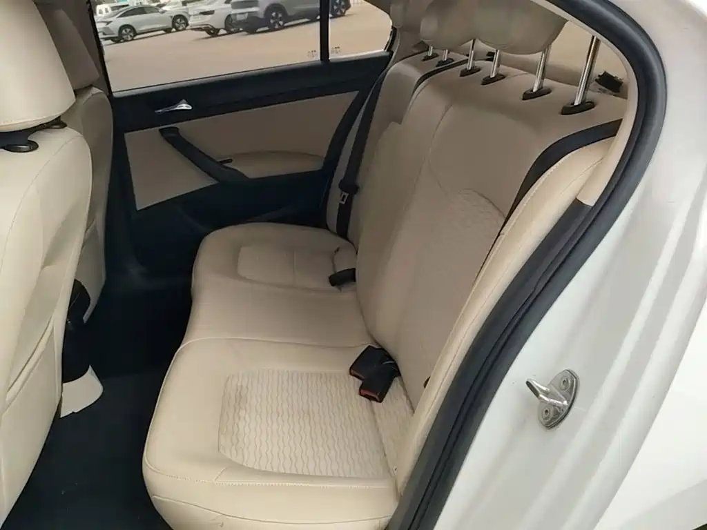 Skoda Rapid 2015 — фото 17