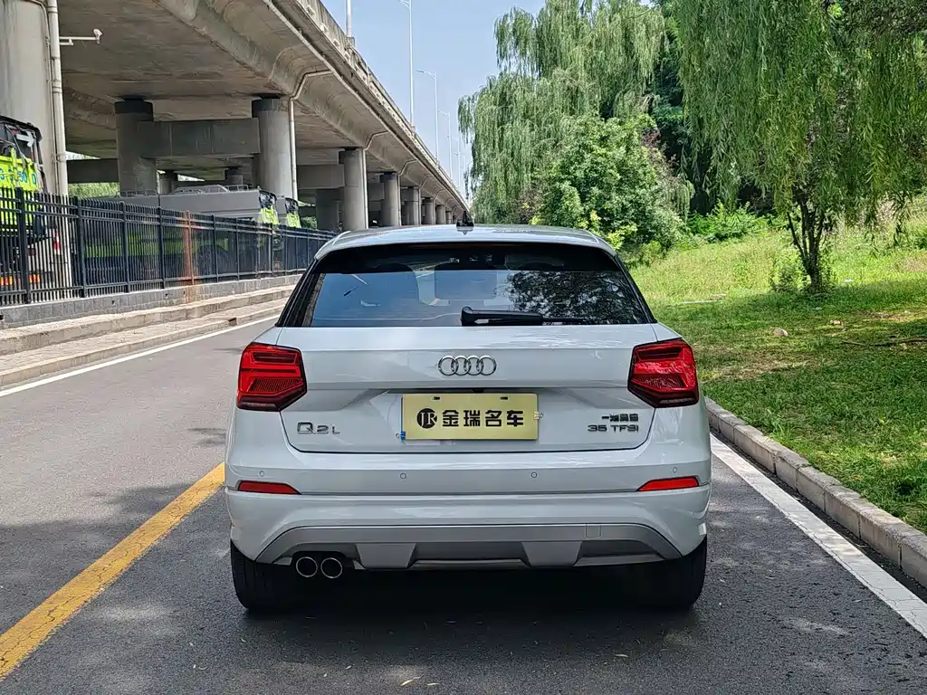 Audi Q2L 2018 — фото 13