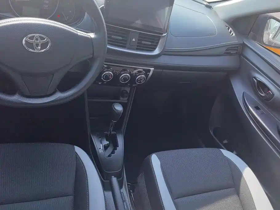 Toyota Yaris L 2021 — фото 16
