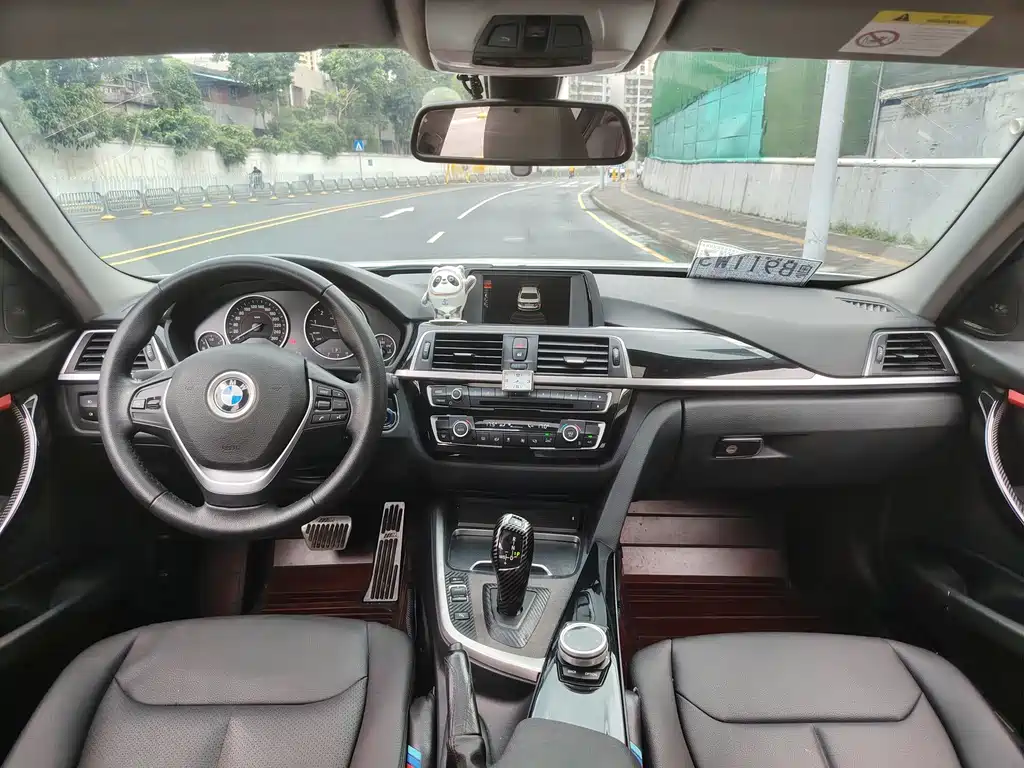 BMW 3 Series 2017 — фото 12