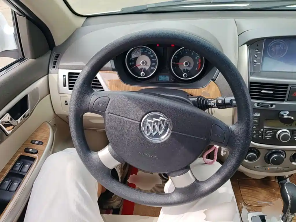 Buick Excelle 2015 — фото 11