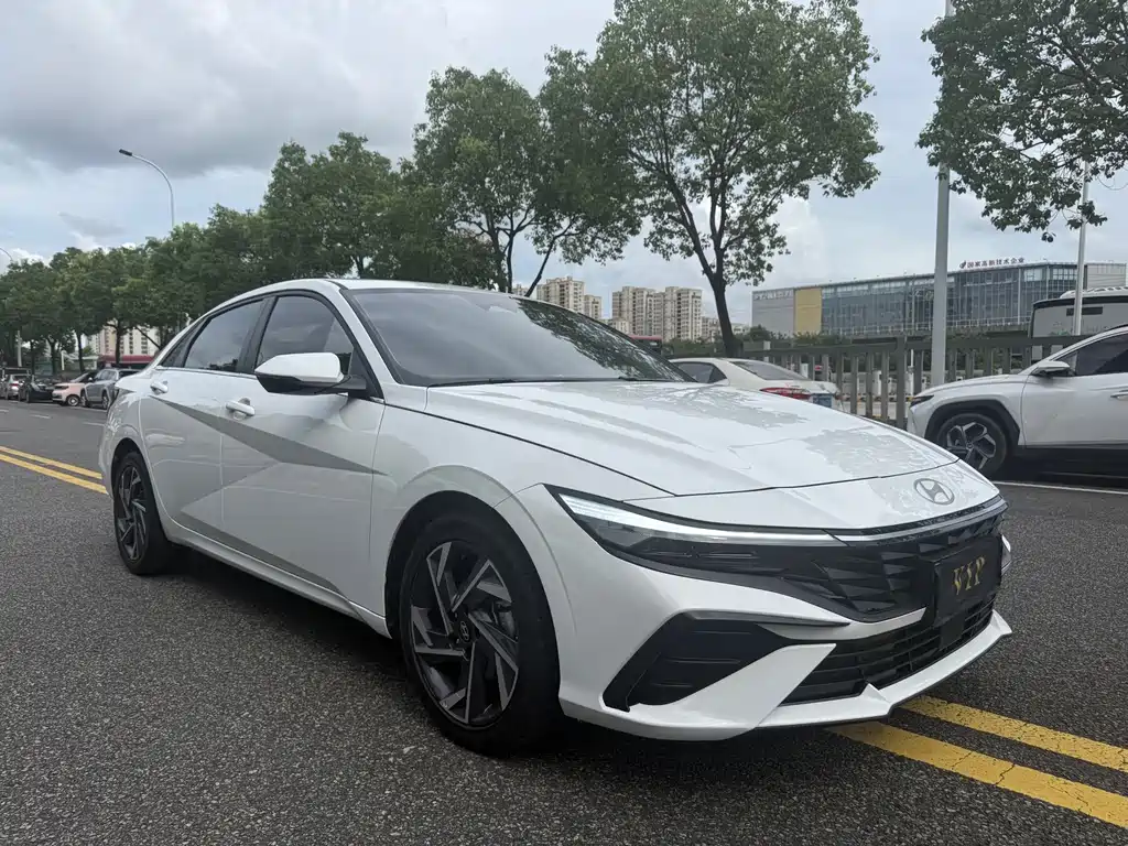Hyundai Elantra 2025