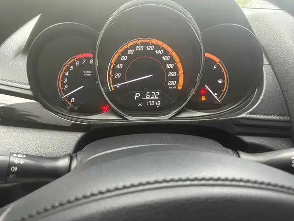 Toyota Yaris L 2022