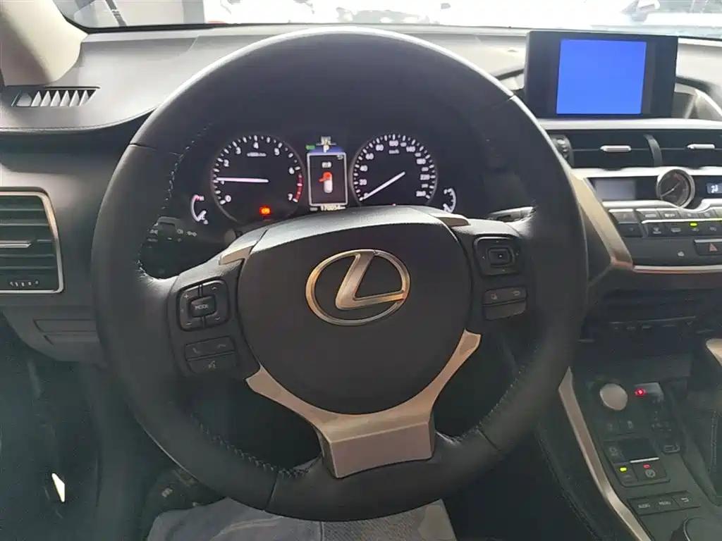 Lexus NX 2016 — фото 10