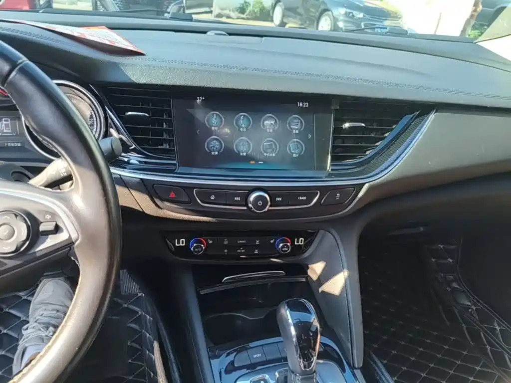 Buick Regal 2018 — фото 13