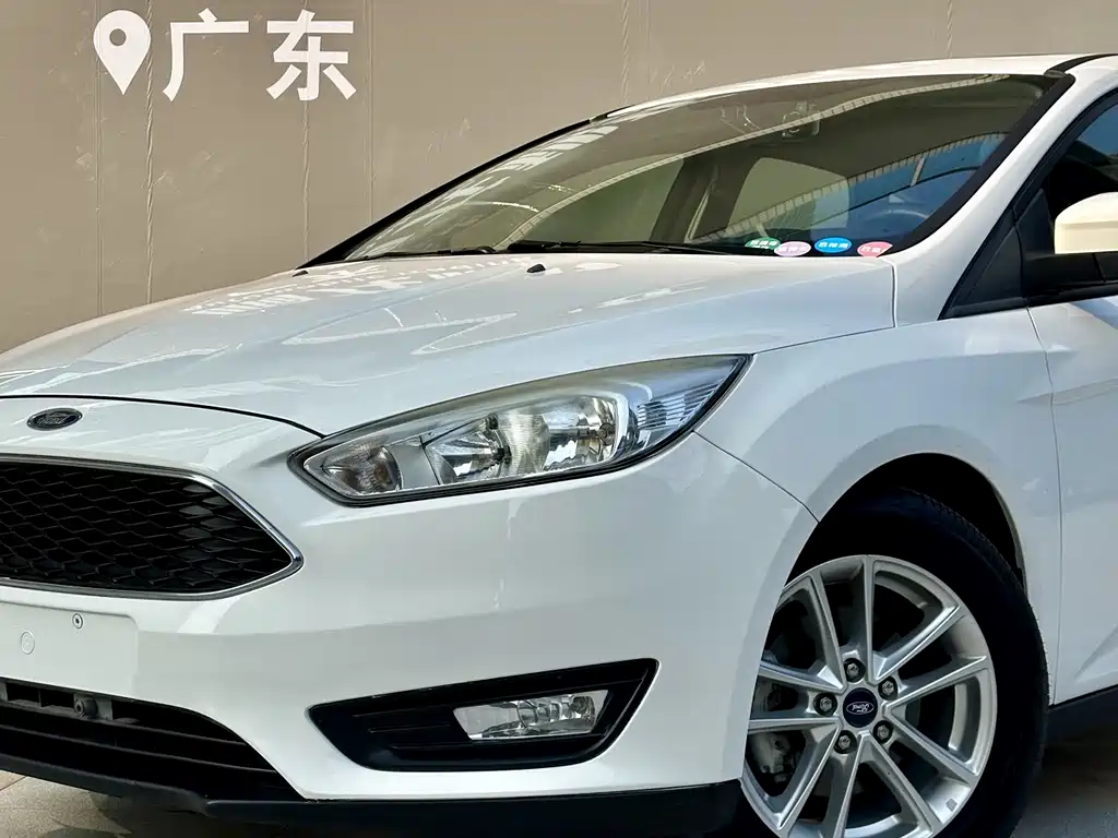 Ford Focus 2018 — фото 16