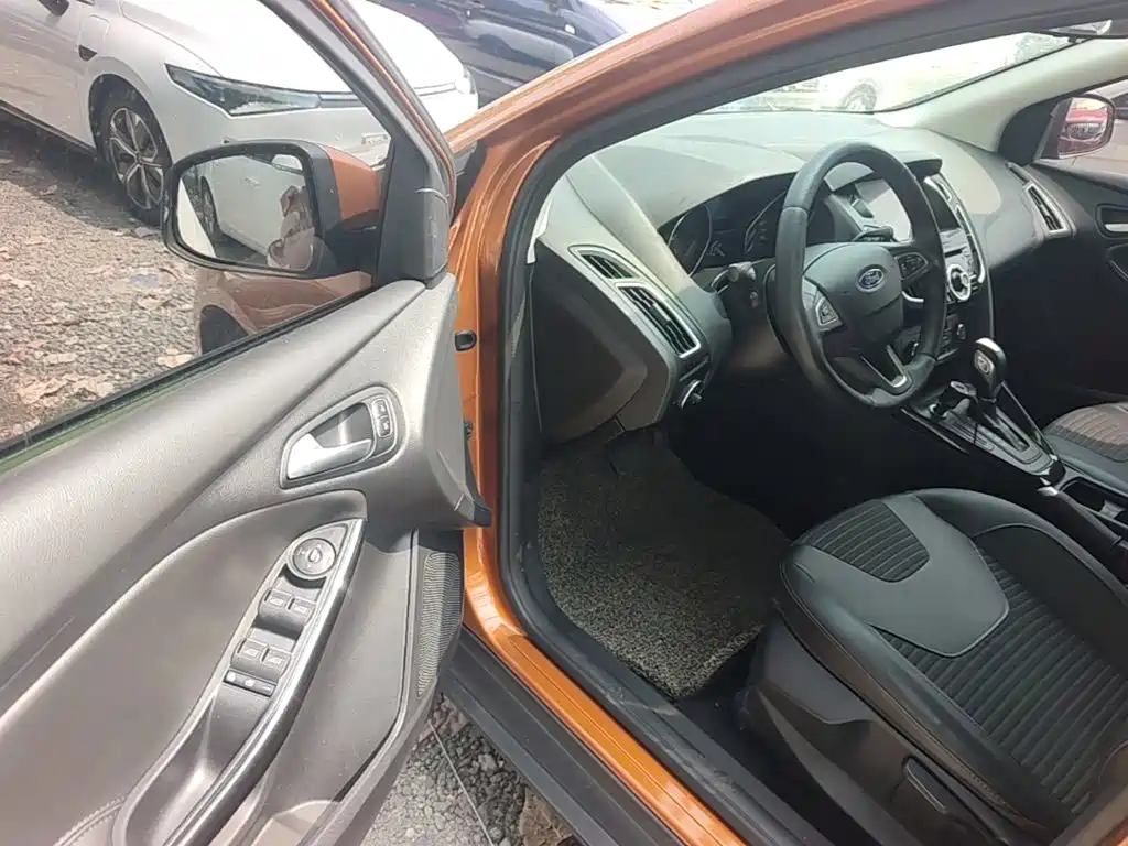 Ford Focus 2015 — фото 16