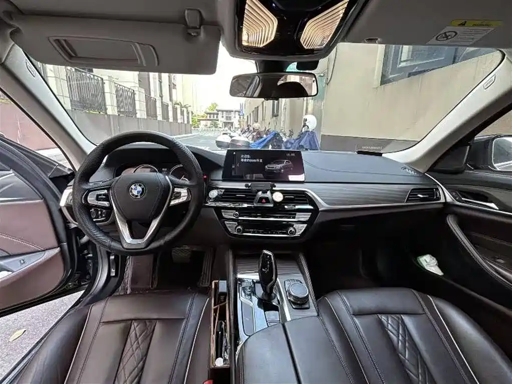 BMW 5 Series 2018 — фото 3
