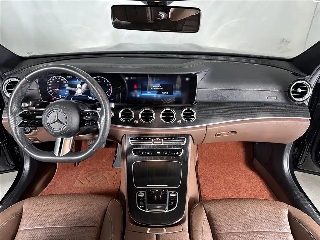 Mercedes-Benz E-Class 2023 — фото 13