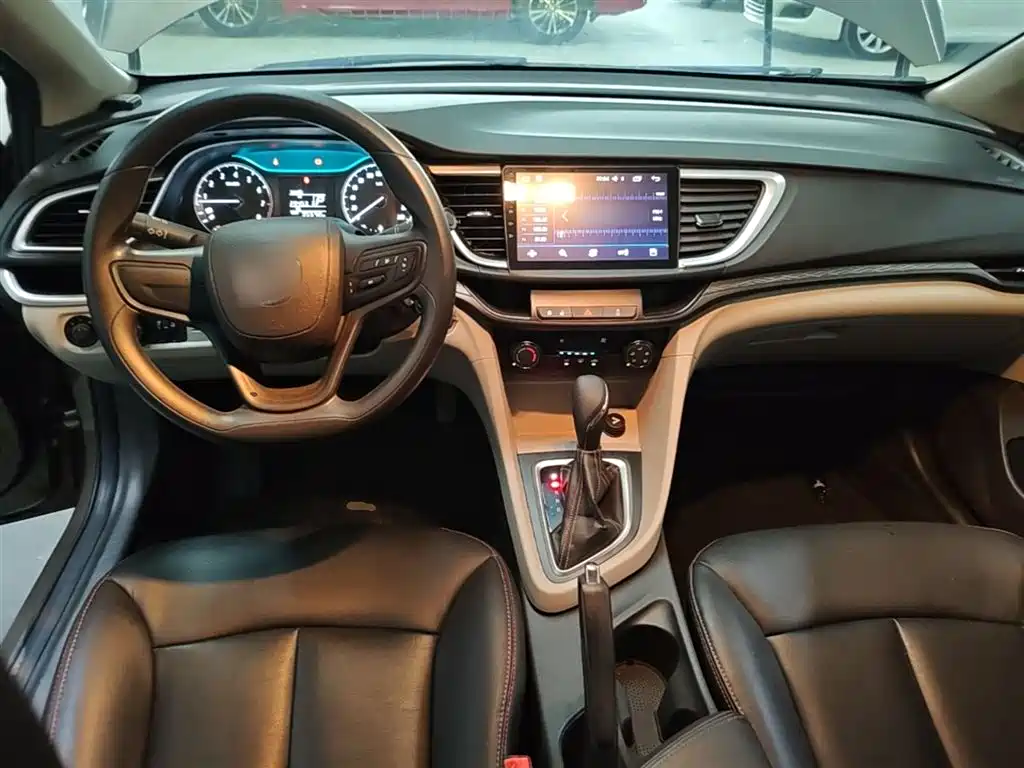 Buick Excelle 2017 — фото 10